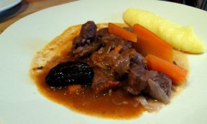 Navarin d'agneau aux quetsches