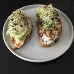 marcel-à-table-tartines-poulet-avocat