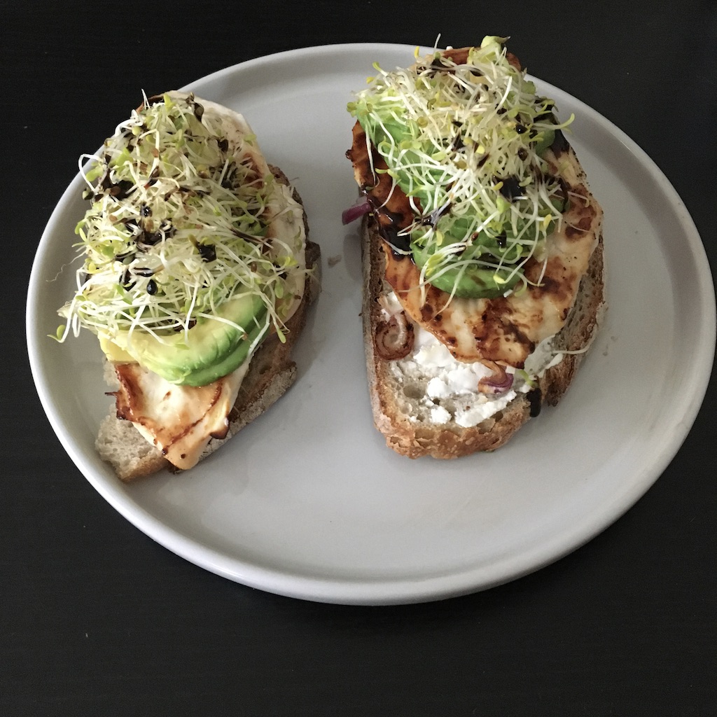 marcel-à-table-tartines-poulet-avocat