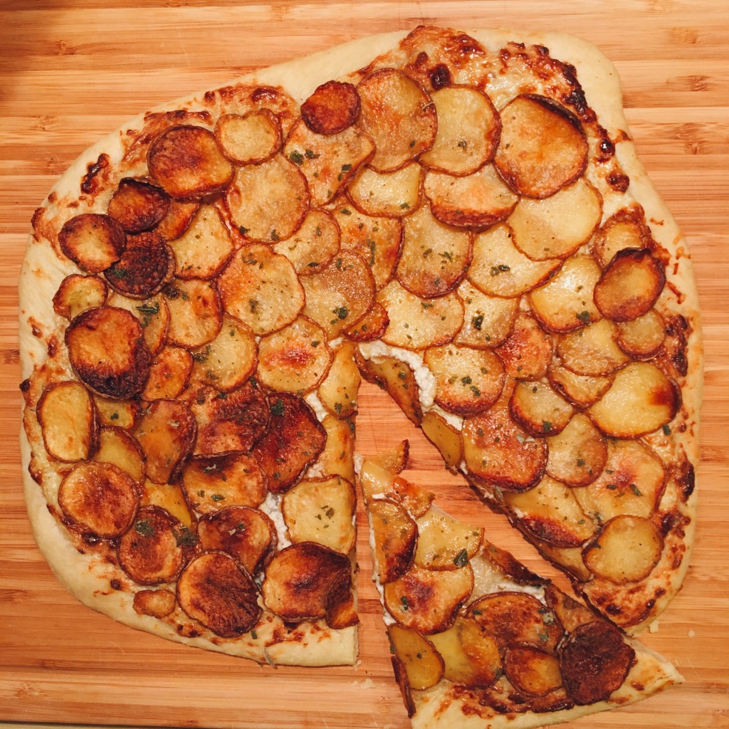 pizza-pommedeterre-anchois-sauge-marcel-a-table-ottolenghi